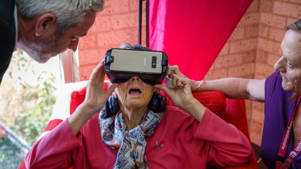 VR For Good: 85yr old Lady gets to Visit NYC thanks to Virtual Reality